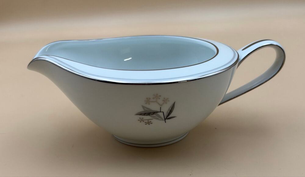 Noritake Graycliff 5861 Gravy Boat Japan Platinum Trim Vintage Pristine